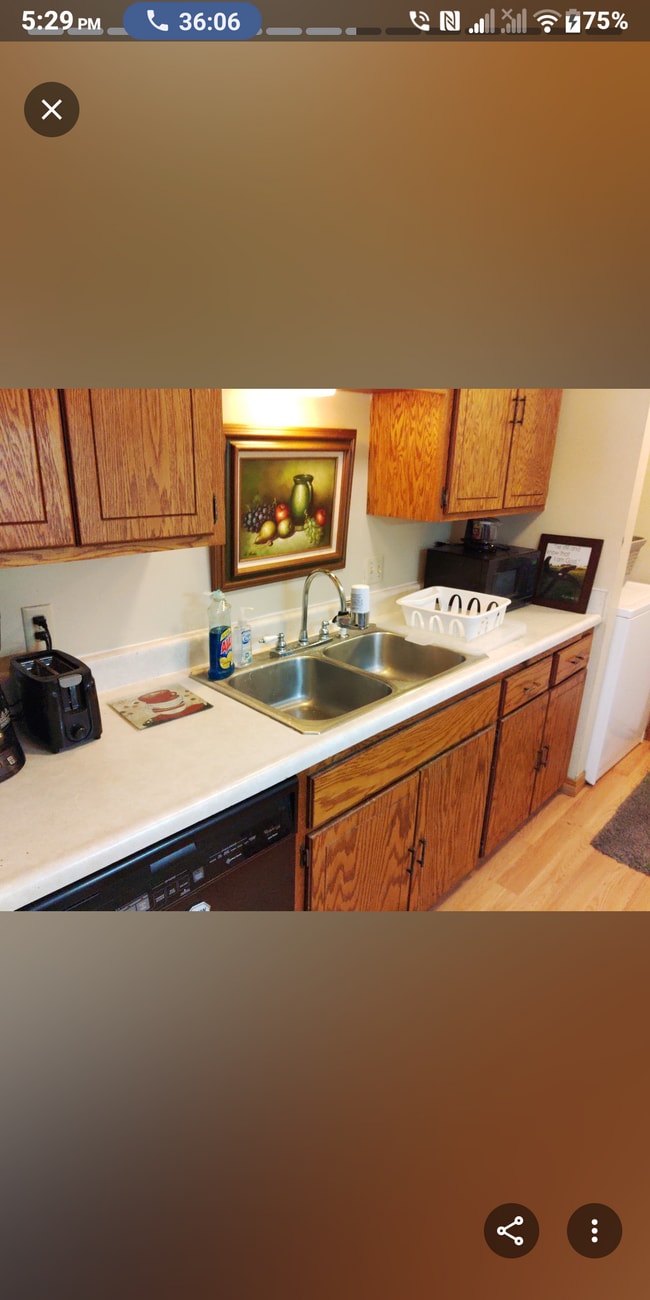 Photo - 1180 Highland Ave W