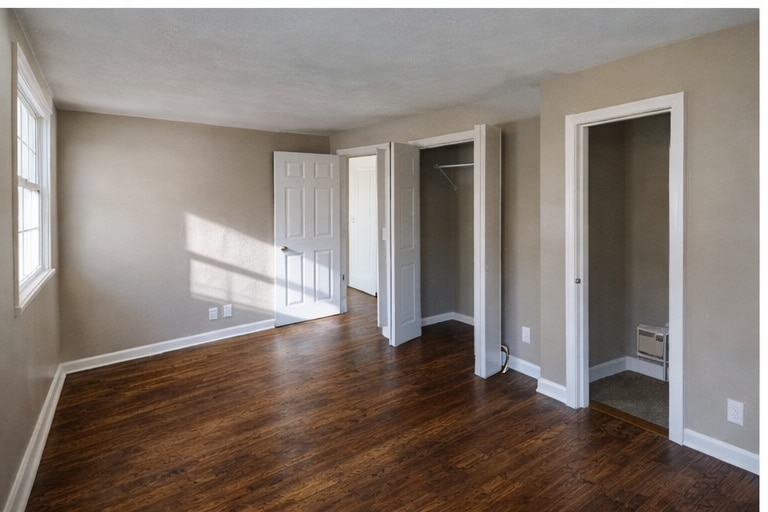 Photo - 105 Marlborough St