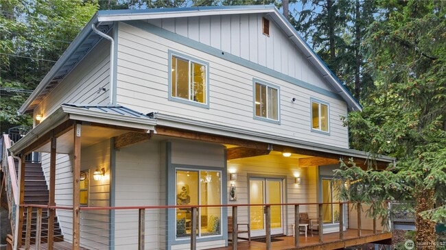 Building Photo - Elevated 2-Bedroom Home with Lake Sammamish Views