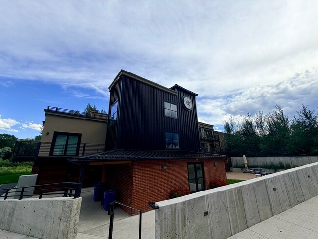 Photo - 1001 River Dr