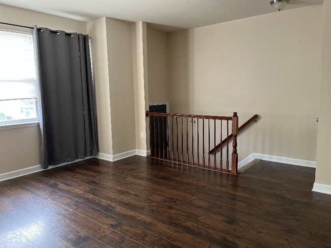 Photo - 378 English Oak Ln