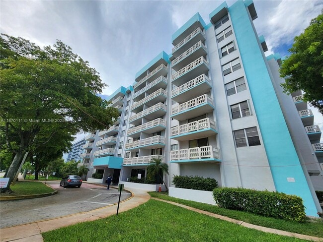Building Photo - 15600 NW 7th Ave Unit 807 Rental