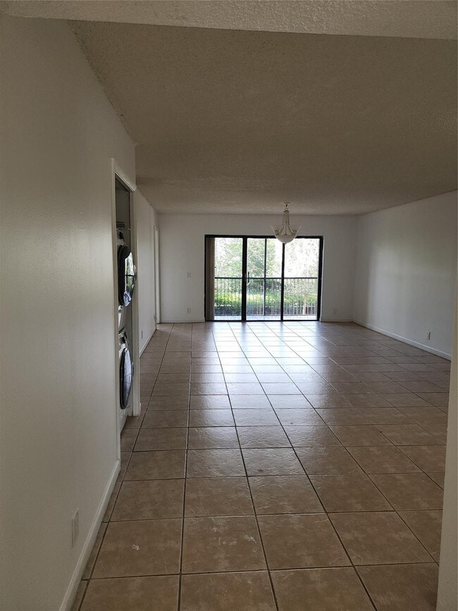 Photo - 390 Racquet Club Rd Unit 204
