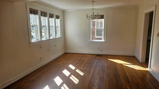 Photo - 2610 Woodlawn Dr