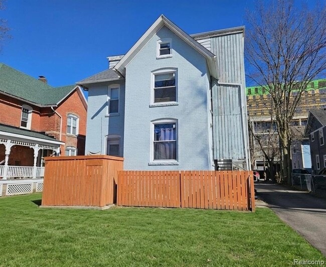 Building Photo - 921 Mary St