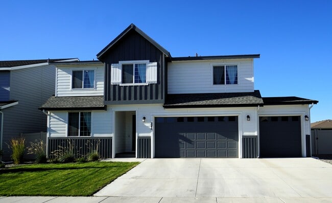 Building Photo - 245 E Caldera St