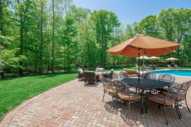 Photo - 320 Millstone Brook Rd