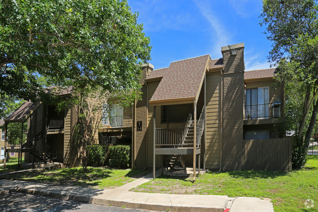 Building Photo - CrestWind Townhomes and Apartments