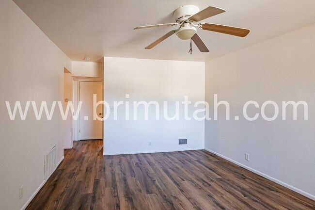 Photo - 2241 E Laney Ave