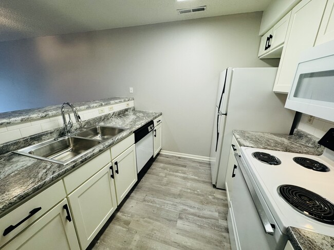 Building Photo - 395 Unit 4