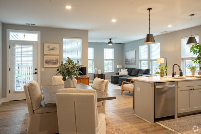 1BR, 1BA - 995SF - Kitchen and Living Room - Evans Farm