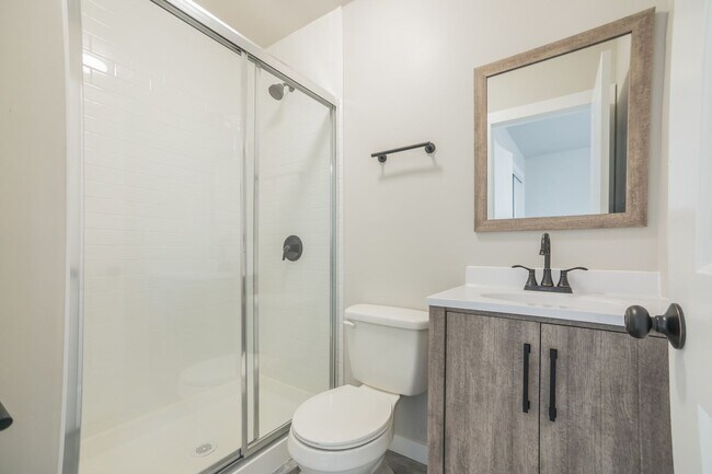 Photo - 5536 Chester Ave Unidad 2R