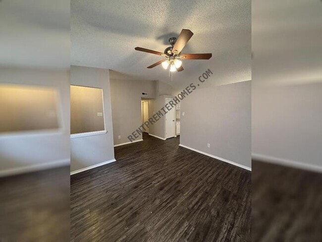4 Woodbriar Ct