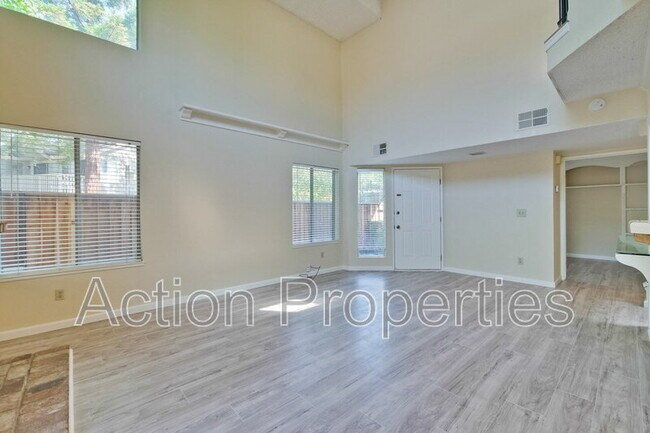 Photo - 1999 Garden Bing Cir