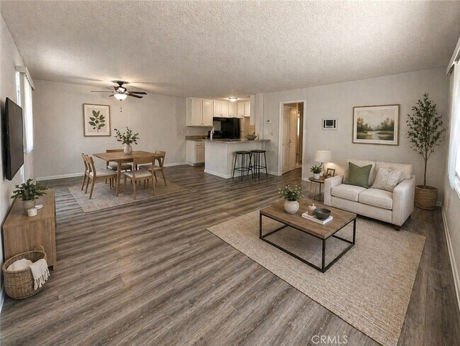 685 E Vista Chino Unit 4