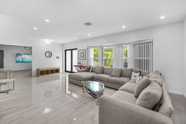 Photo - 3500 N 46th Ave