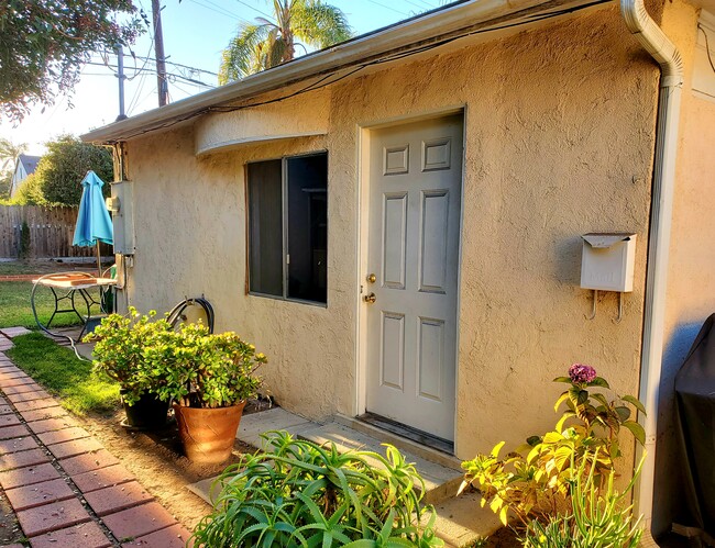 Building Photo - 2418 32nd St Unit Guest House