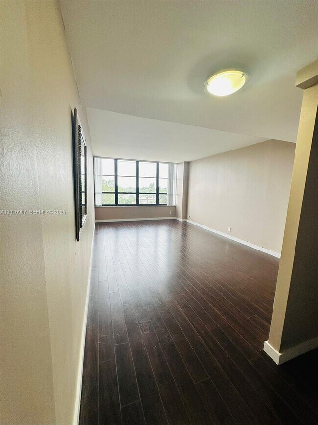 Photo - 600 Three Islands Boulevard Unidad 304
