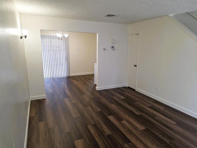 Photo - 923 Minnewawa Ave