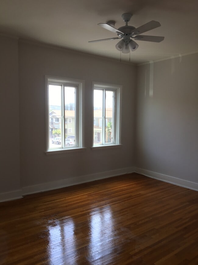 Photo - 1759 Hillhurst Ave Unit #7