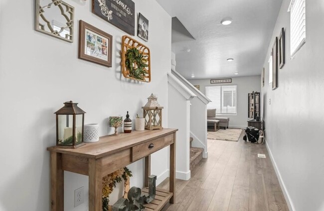 Photo - 1116 E Waterway Ln