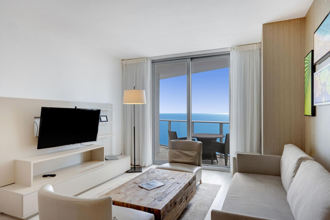 Building Photo - 3101 E Hallandale Beach Blvd Rental