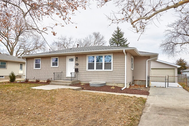 Photo - 409 SW Ash Dr