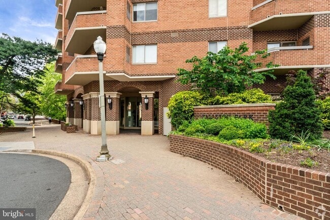 Building Photo - 1050 N Stuart St Unit 605 Rental