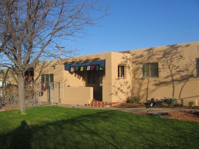 Building Photo - Unfurnished or Furnished - Santa Fe Style House & Studio on Rio Vista St.