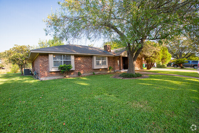 Building Photo - Brick Ranch with 2 car garage Rental