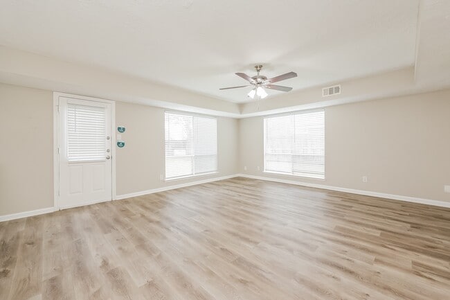 Photo - 4911 Larksong Ln