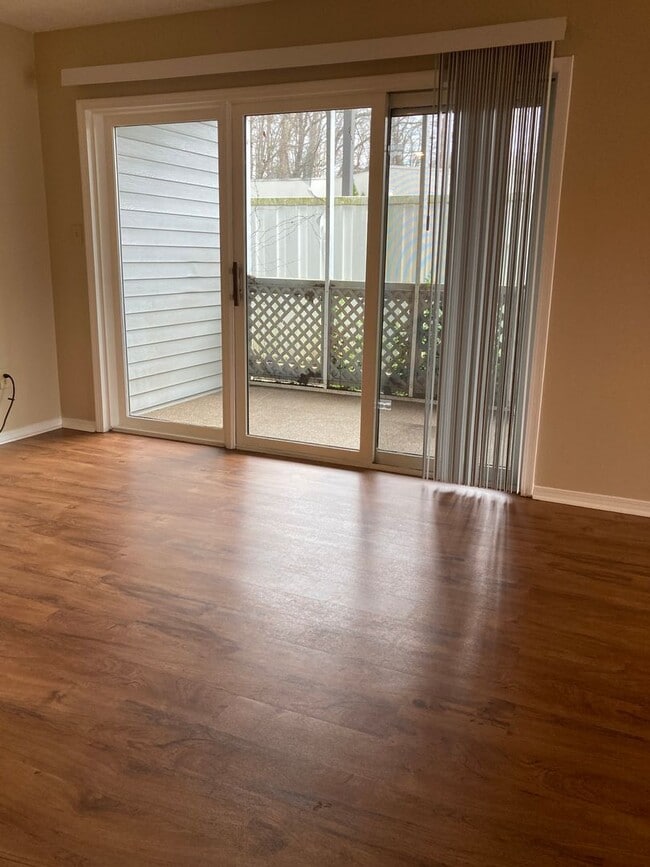 Photo - 3 bedroom, 2.5 bath Condo: Gentry Quarters Complex
