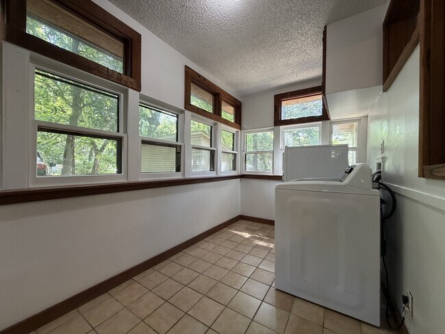Photo - 416 E Huntsville Rd