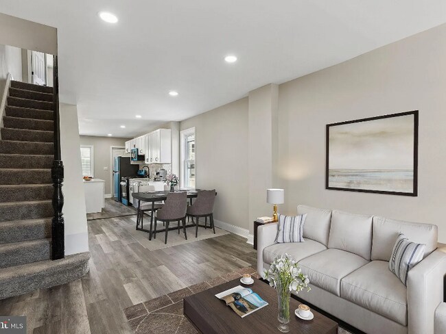 Photo - 724 N Curley St