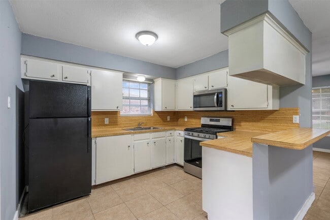 Photo - 1204 Crescent Blvd