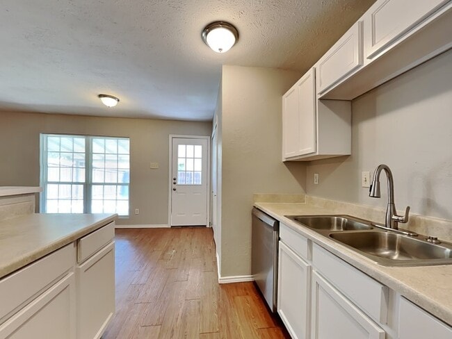 Photo - 5221 Norris Dr