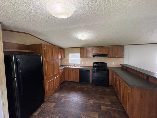 Photo - 70 Henderson Rd