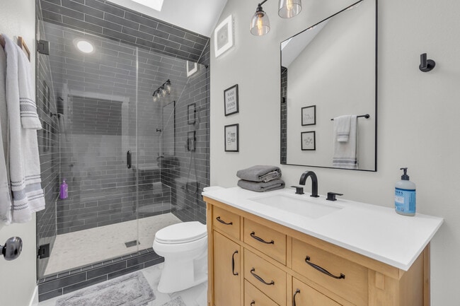 Photo - 646 S Lincoln St Unit 2