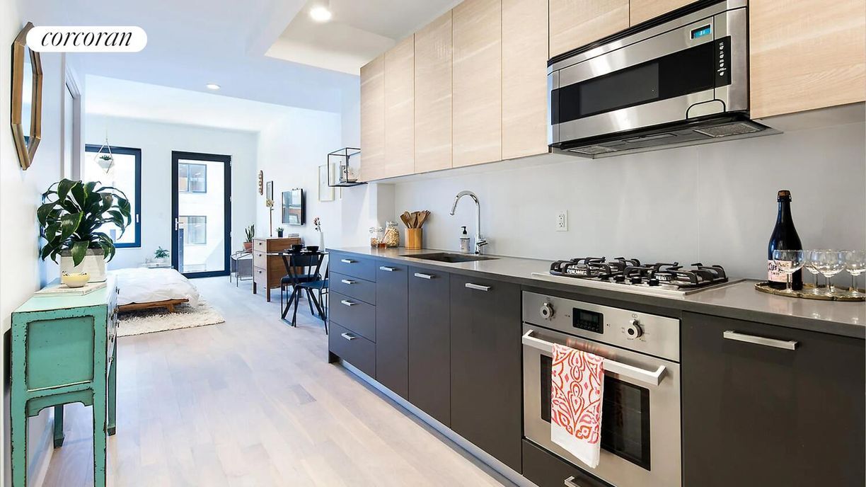 Photo - 223 N 8th St