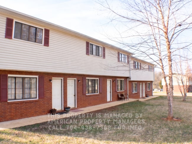 Building Photo - 1116 Arbor Dr