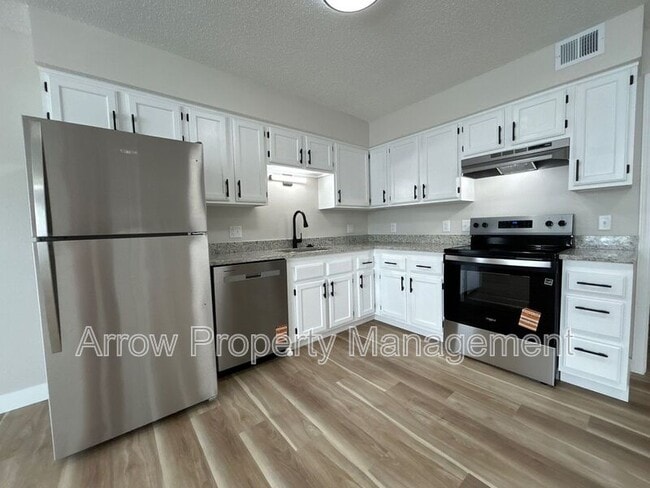 Photo - 1015 W 14-9