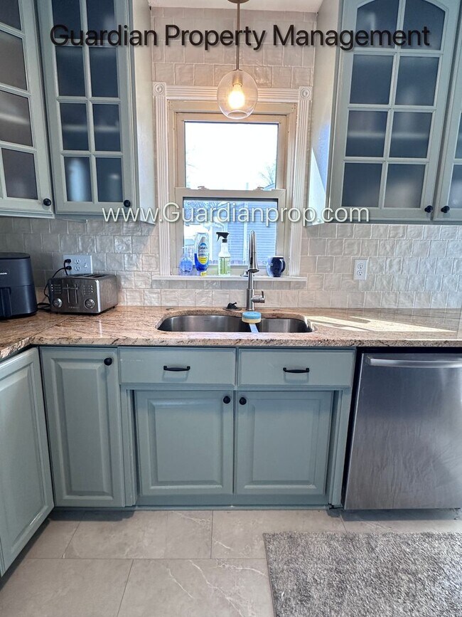 Photo - St Louis Park Single Family Home, Large Yard, 1 Car Garage, 3 Season Porch, W/D