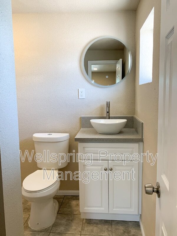 Photo - 419 S Sanders St