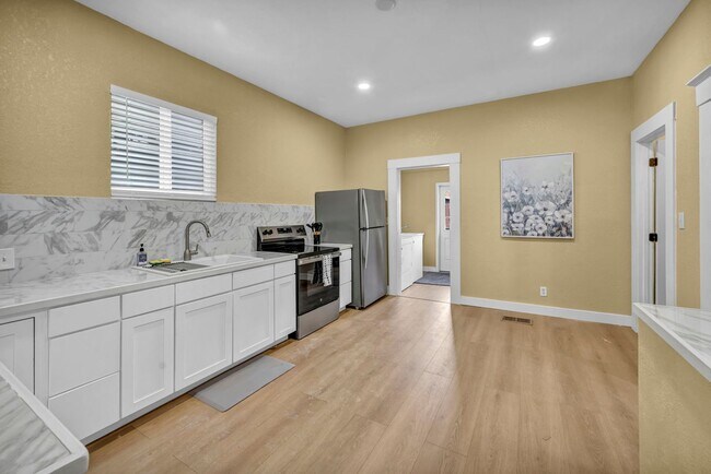 Photo - FULLY FURNISHED HISTORIC CHARMER BETWEEN UNR & DOWNTOWN – UTILITIES INCLUDED, MODERN UPGRADES, PR...