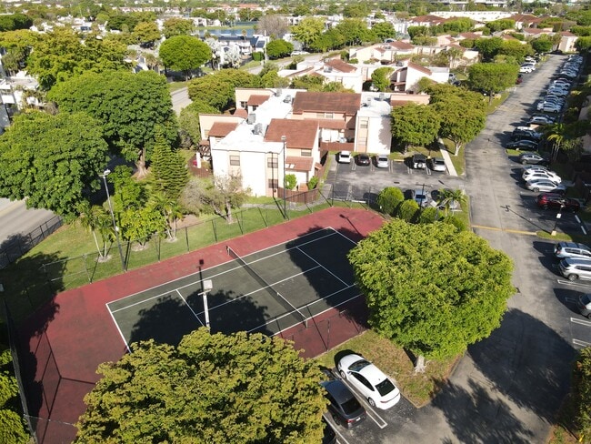 Aerial view of tennis court - 445 W Park Dr Unit 203