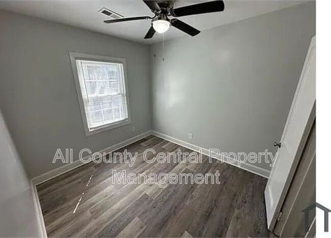 Photo - 1601 Center St S