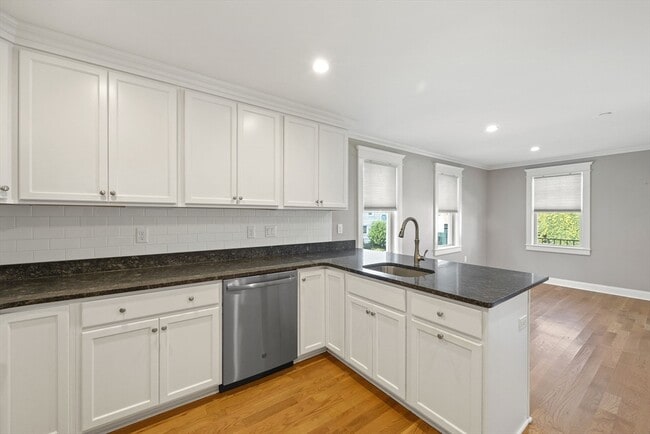 Photo - 25 Howland St Unit 3