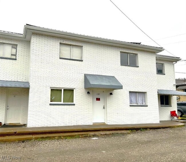 Building Photo - 1120 Main St Unit 18