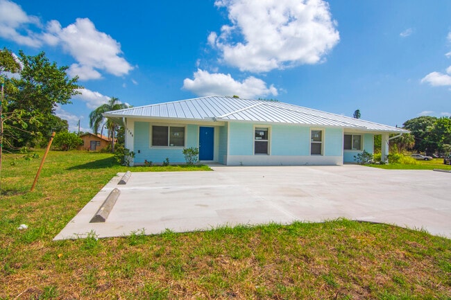 Photo - 1405 Ave G