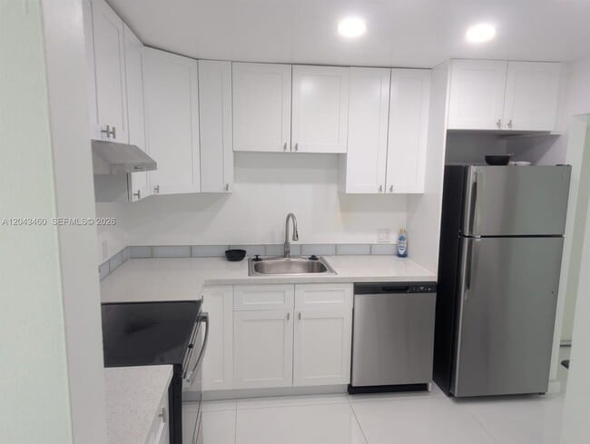 Photo - 700 SE 2nd Ave Unit 313
